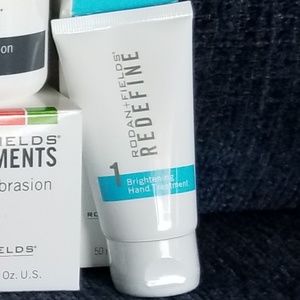 Brightening Hand Treatment lot